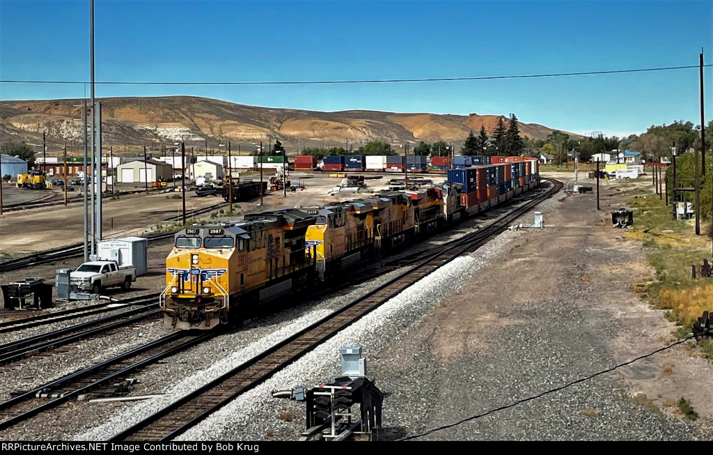 Eastbound stacks through Green River